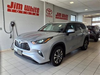 Certified 2024 Toyota Highlander XLE image 1