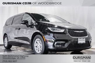 New 2026 Chrysler Pacifica Select image 1