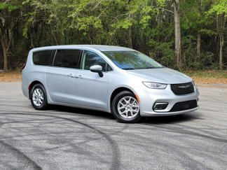Used 2023 Chrysler Pacifica Touring-L image 1