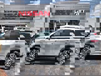 New 2025 Nissan Pathfinder SL w/ SL Premium Package image 1