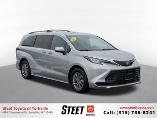 Used 2023 Toyota Sienna LE image 1