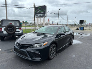 Used 2021 Toyota Camry SE image 1