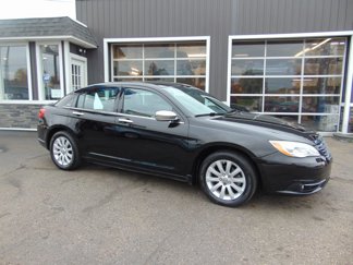 Used 2013 Chrysler 200 Limited image 1