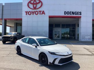 Used 2025 Toyota Camry SE image 1