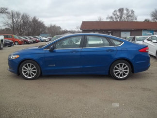 Used 2017 Ford Fusion SE image 1