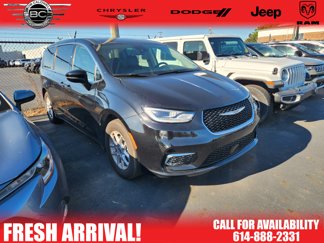Used 2024 Chrysler Pacifica Touring-L image 1