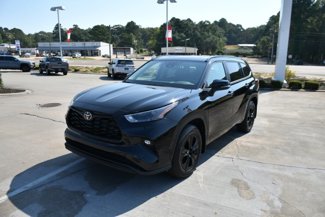 Used 2025 Toyota Highlander XLE image 1