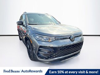 New 2025 Volkswagen Tiguan SE R-Line image 1