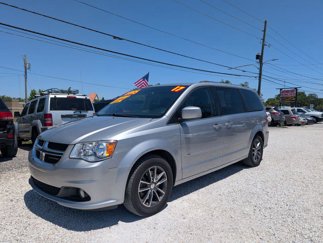 Used 2017 Dodge Grand Caravan SXT image 1