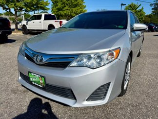 Used 2014 Toyota Camry LE image 1