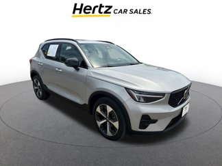 Used 2024 Volvo XC40 B5 Core image 1