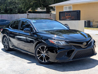 Used 2018 Toyota Camry SE image 1