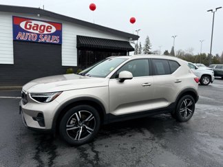 Used 2023 Volvo XC40 B5 Plus image 1