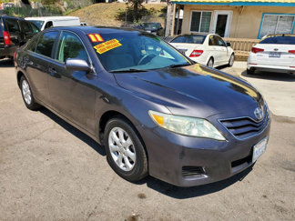 Used 2011 Toyota Camry LE image 1