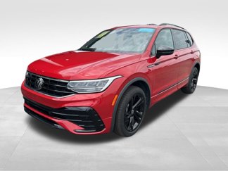 Certified 2024 Volkswagen Tiguan SE R-Line image 1