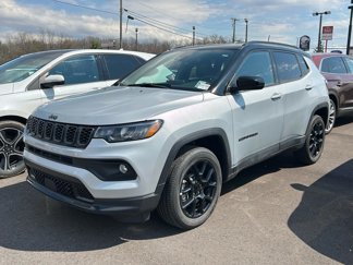 Used 2024 Jeep Compass Latitude w/ Altitude Special Edition image 1