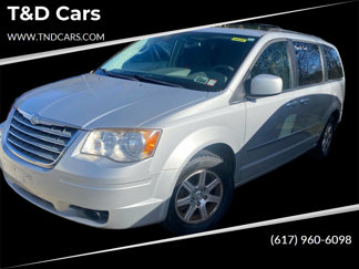 Used 2009 Chrysler Town & Country Touring image 1