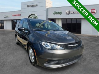 Used 2022 Chrysler Voyager LX image 1