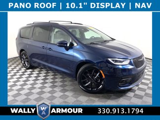 Used 2022 Chrysler Pacifica Touring-L w/ Uconnect Theater Family Group image 1