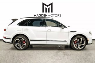 Used 2022 Bentley Bentayga image 1