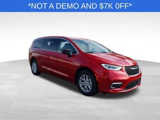 New 2025 Chrysler Pacifica Select image 1