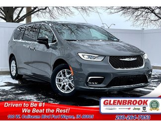 New 2025 Chrysler Pacifica Select image 1