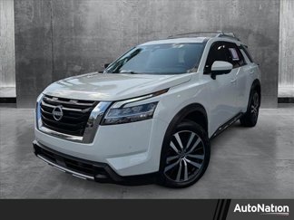 Used 2024 Nissan Pathfinder Platinum image 1