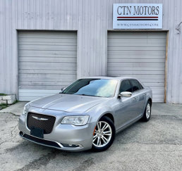 Used 2017 Chrysler 300 C image 1