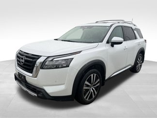 Used 2025 Nissan Pathfinder Platinum image 1