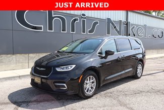 Used 2023 Chrysler Pacifica Touring-L image 1
