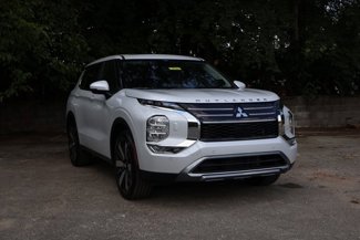 New 2025 Mitsubishi Outlander SE image 1