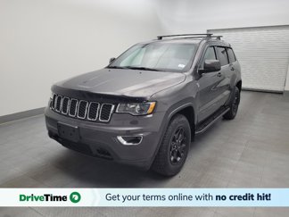 Used 2020 Jeep Grand Cherokee Laredo image 1
