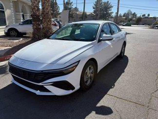 Used 2024 Hyundai Elantra SE image 1