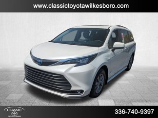 New 2025 Toyota Sienna XLE image 1