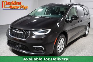 Used 2021 Chrysler Pacifica Touring-L image 1