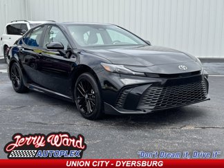 Used 2025 Toyota Camry SE image 1