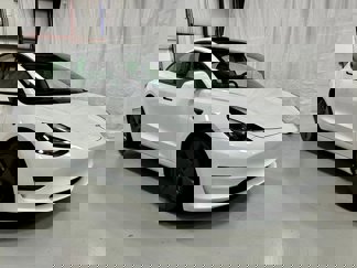 Used 2023 Tesla Model 3 Standard Range image 1