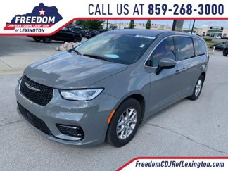 Used 2023 Chrysler Pacifica Touring-L image 1
