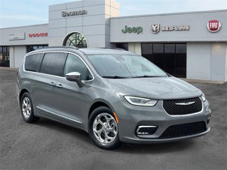Used 2022 Chrysler Pacifica Limited image 1