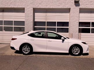 Used 2025 Toyota Camry LE image 1