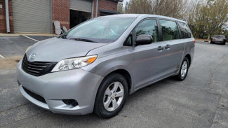 Used 2011 Toyota Sienna image 1