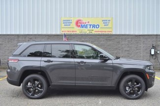New 2025 Jeep Grand Cherokee Limited image 1