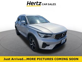 Used 2024 Volvo XC40 B5 Core image 1