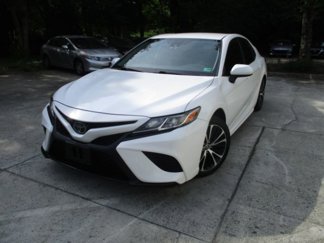 Used 2020 Toyota Camry SE image 1