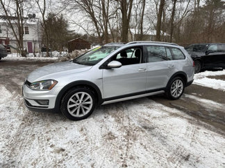Used 2017 Volkswagen Golf Alltrack SE image 1
