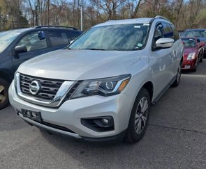 Used 2017 Nissan Pathfinder SV image 1
