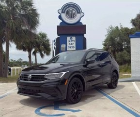Used 2022 Volkswagen Tiguan SE R-Line image 1
