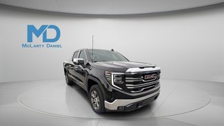 Used 2025 GMC Sierra 1500 SLT image 1