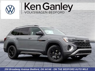 New 2025 Volkswagen Atlas Peak Edition SE image 1