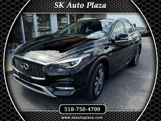 Used 2017 INFINITI QX30 Premium image 1